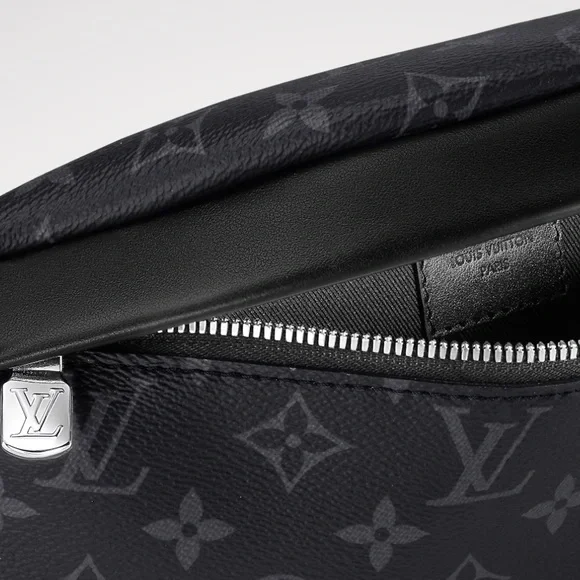 Louis Vuitton Discovery Bumbag PM - Picture 5 of 10